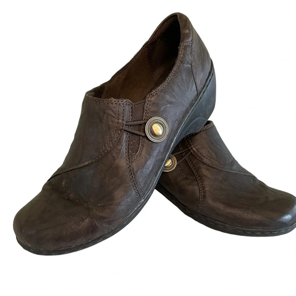 Clarks distressed brown